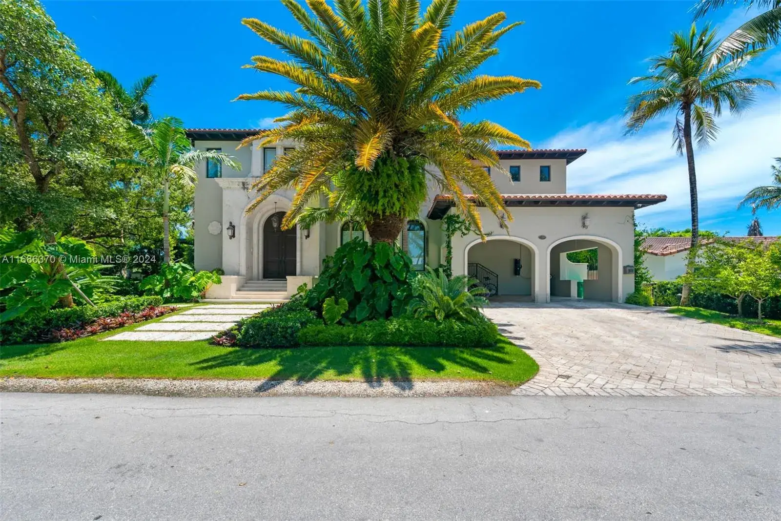 5 bedroom 5 bath Residential for sale at 250 Buttonwood Drive, Key Biscayne FL 33149