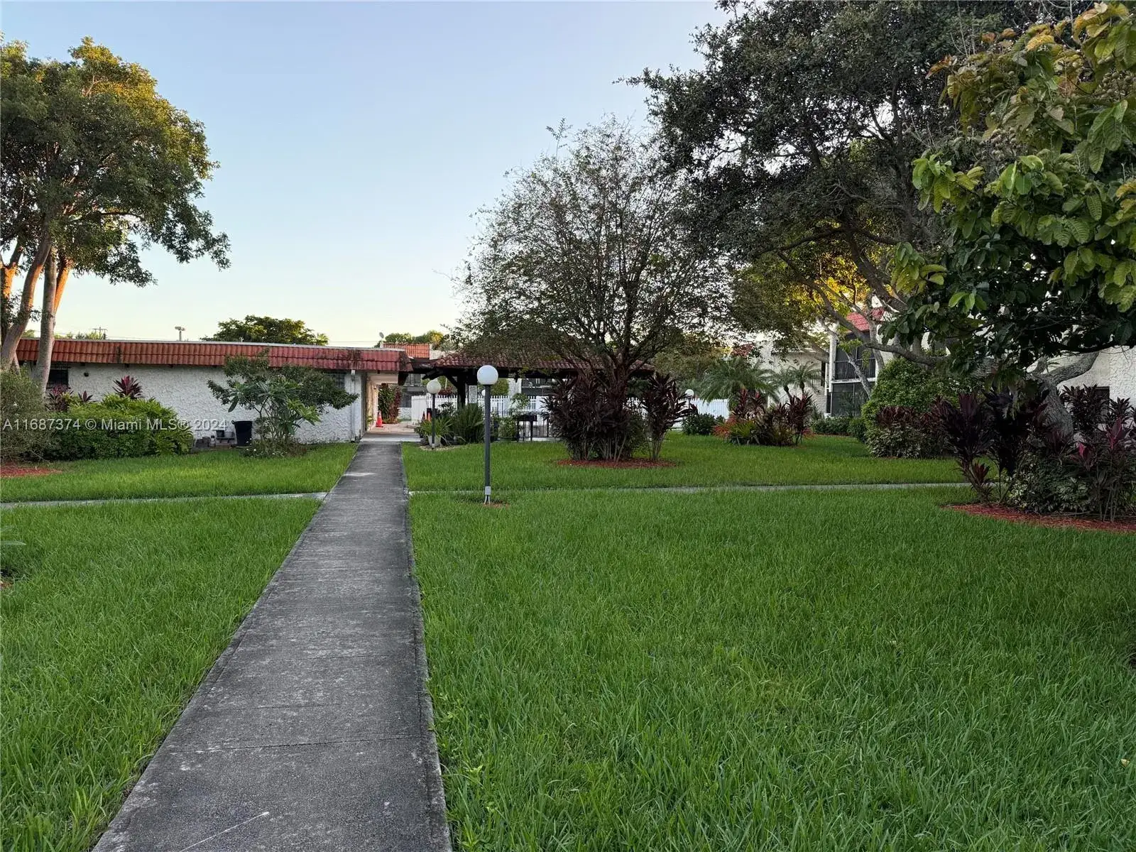 2 bedroom 2 bath Residential for sale at 8701 SW 141st St # F4, Palmetto Bay FL 33176