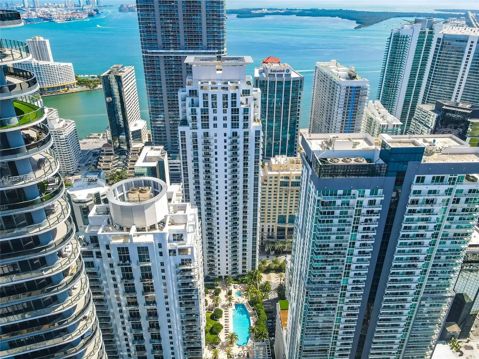 1 bedroom 1 bath Residential for sale at 1060 Brickell Ave # 409, Miami FL 33131