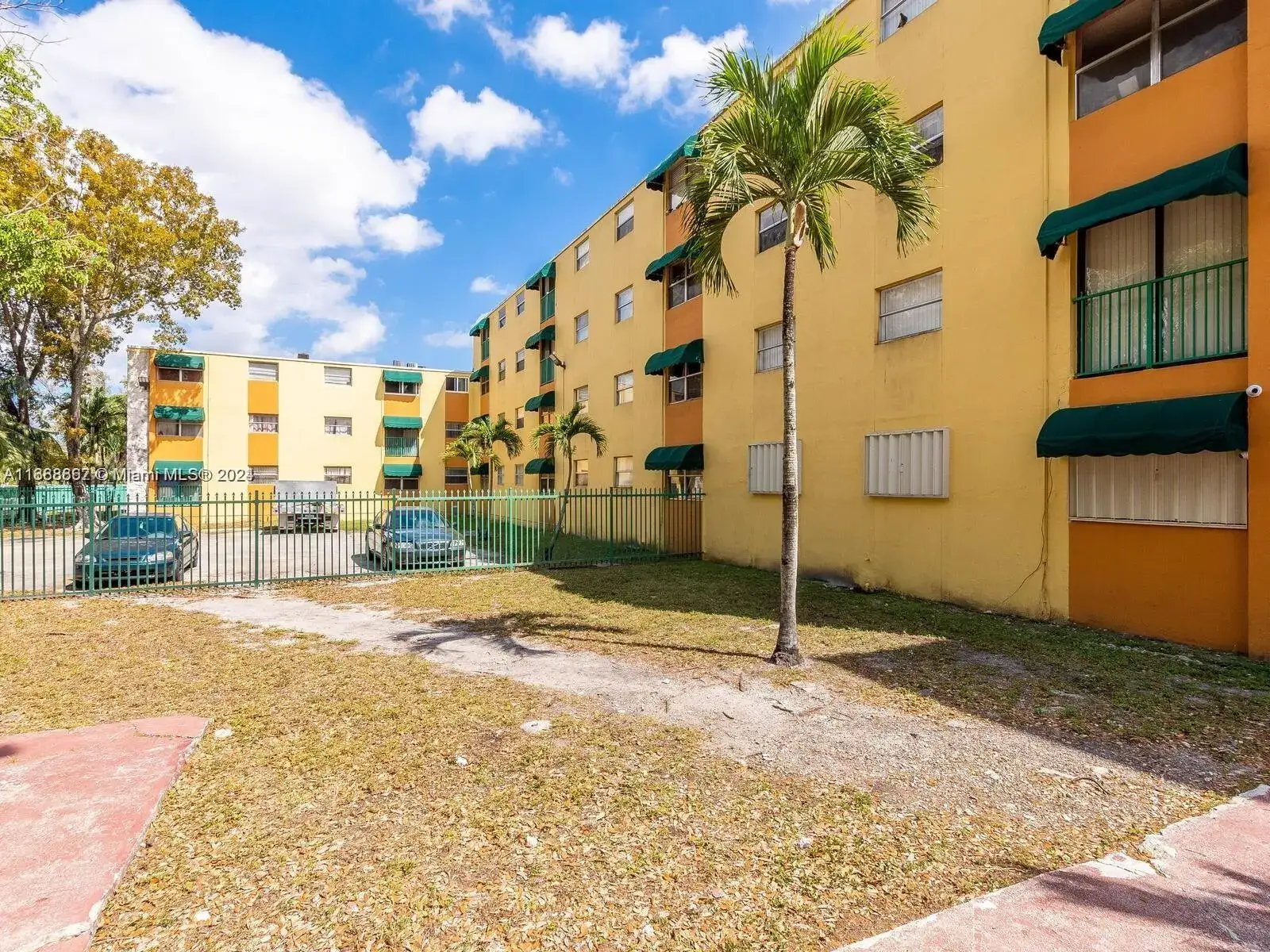 2 bedroom 1 bath Residential for sale at 666 W 81st St # 204, Hialeah FL 33014