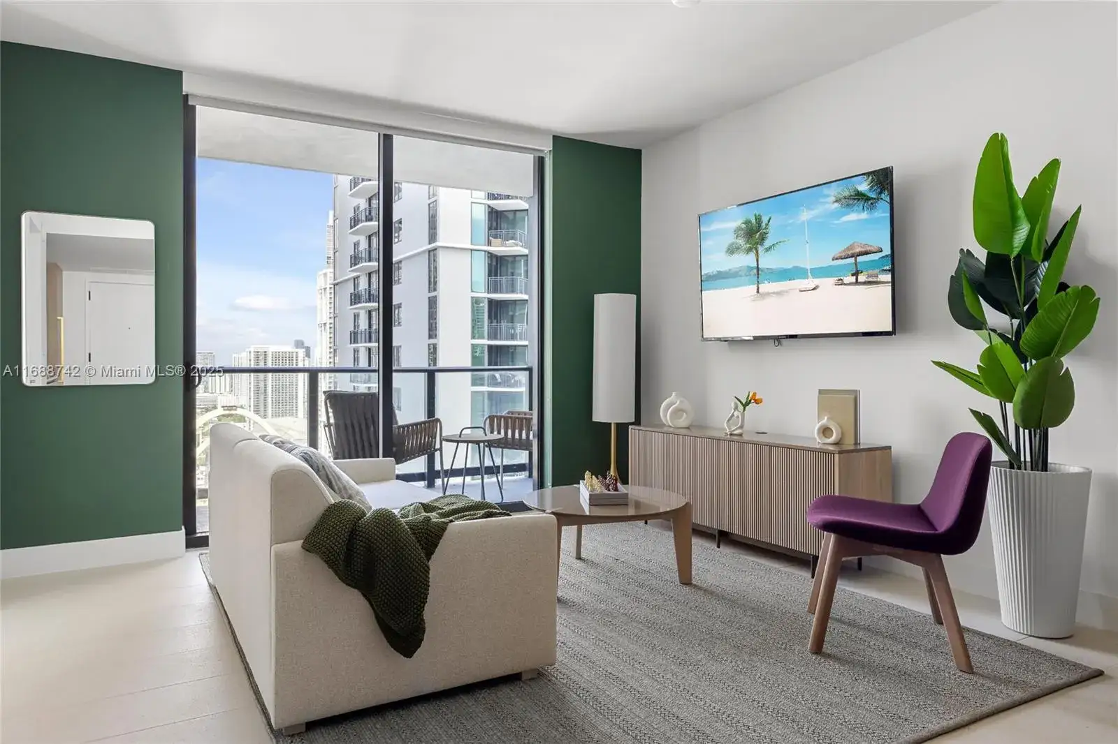 1 bedroom 1 bath Residential Lease for rent at 159 NE 6TH ST # 3013, Miami FL 33132