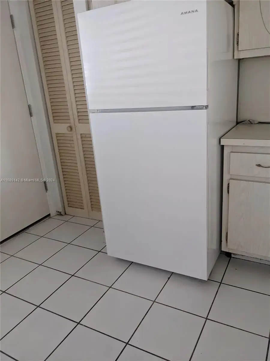 1 bedroom 1 bath Residential for sale at 1780 NE 191st St # 2, Miami FL 33179