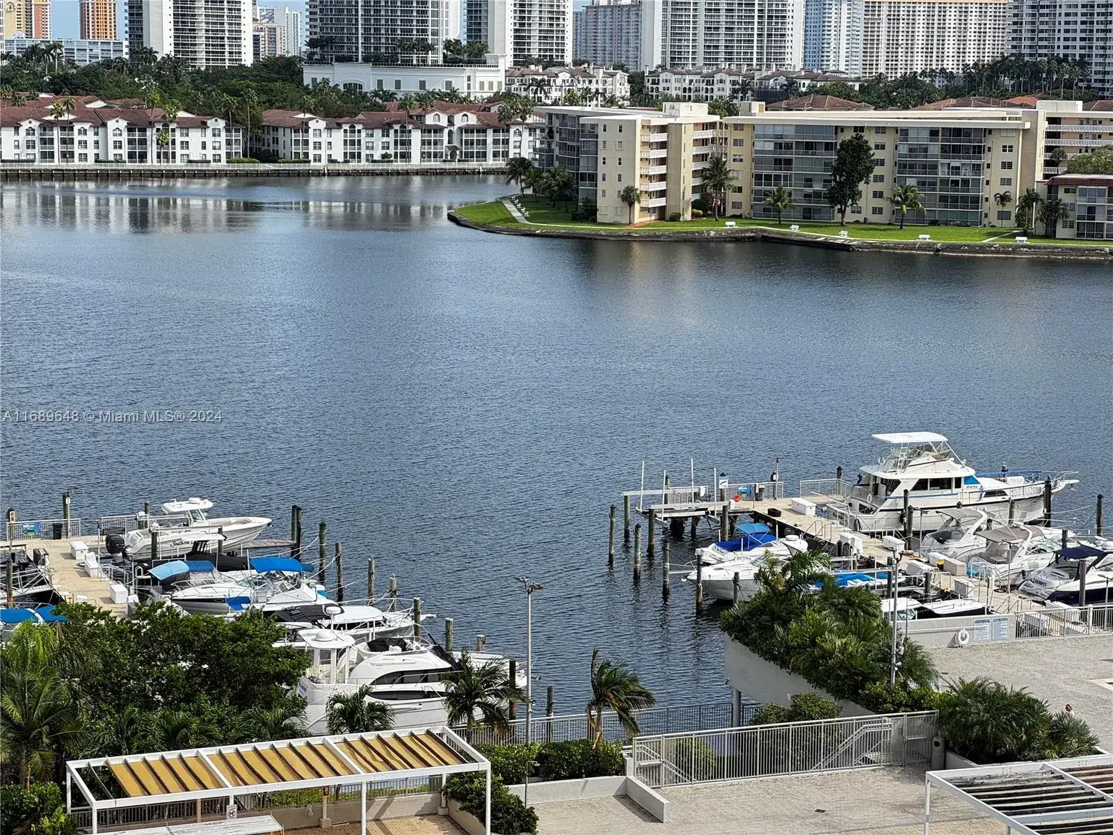 1 bedroom 1 bath Residential for sale at 18051 Biscayne Blvd # 1003, Aventura FL 33160