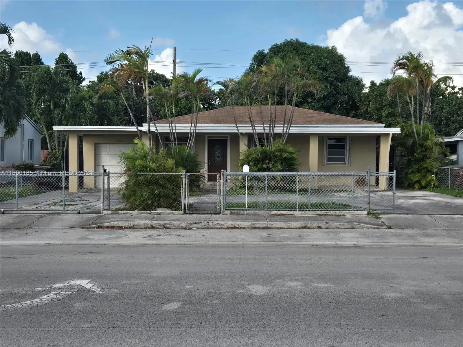 4 bedroom 3 bath Residential for sale at 961 E 32nd St, Hialeah FL 33013