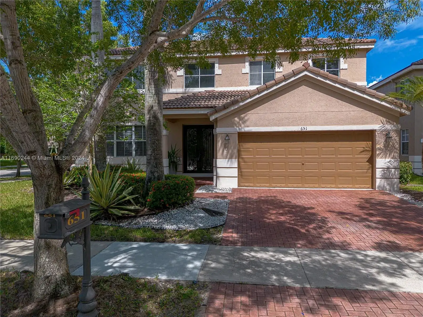 4 bedroom 2 bath Residential for sale at 651 Honeysuckle Ln, Weston FL 33327
