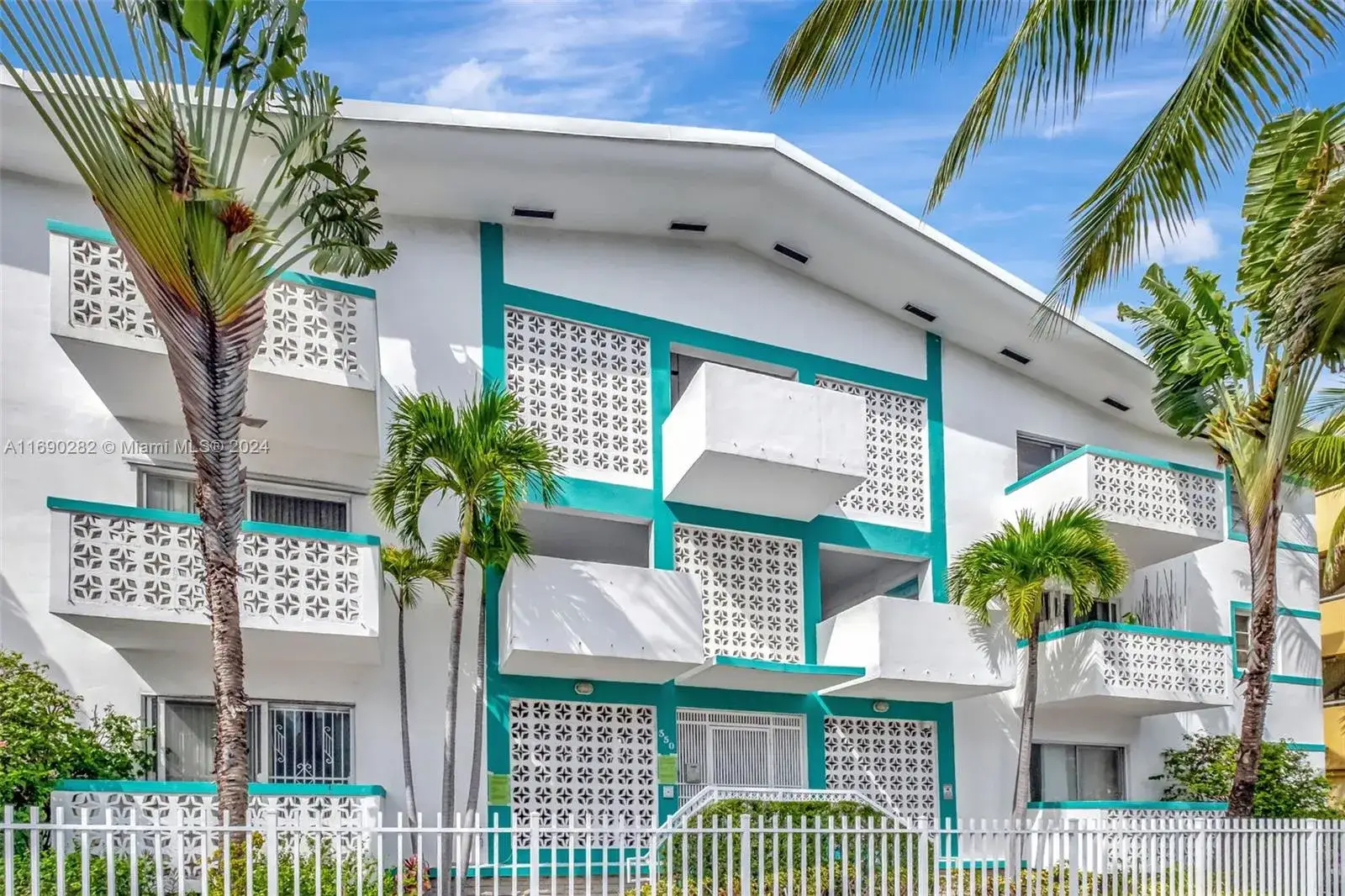 1 bedroom 1 bath Residential for sale at 350 Collins Ave # 306, Miami Beach FL 33139