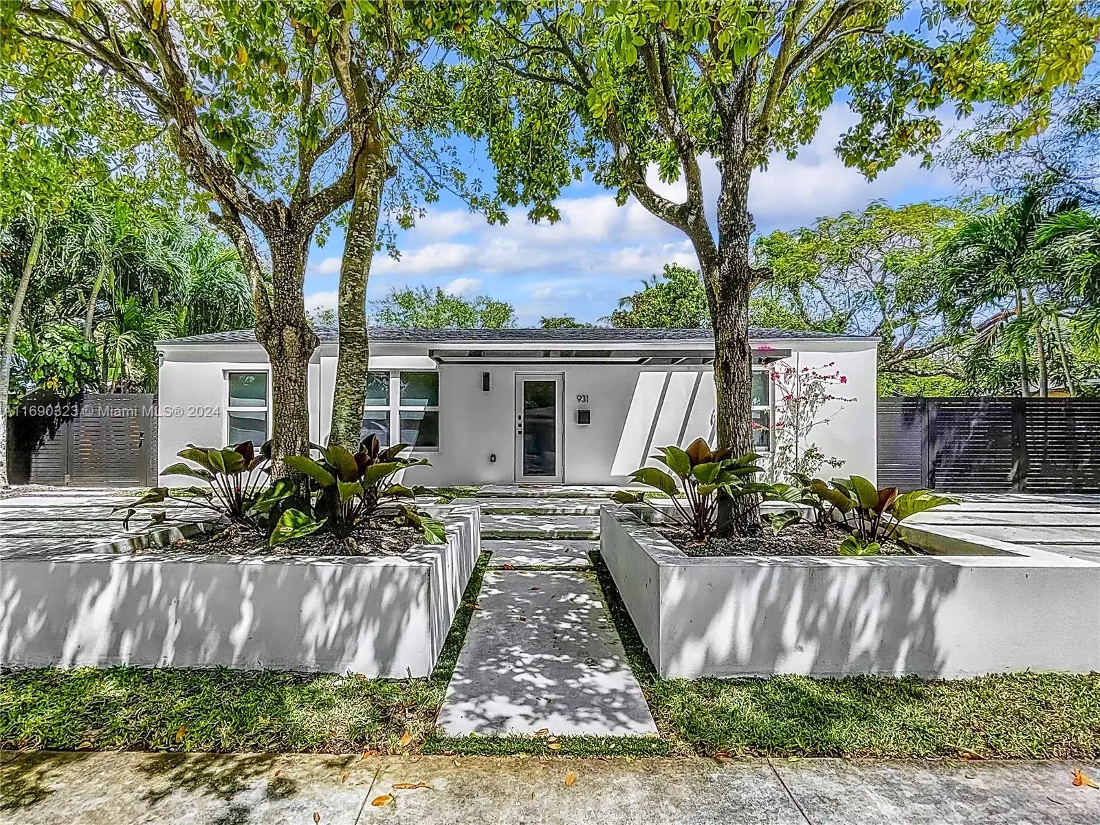 4 bedroom 2 bath Residential for sale at 931 NE 140th St, North Miami FL 33161
