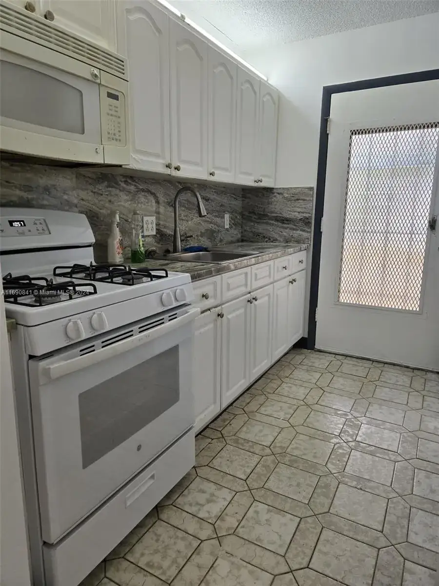 2 bedroom 2 bath Residential for sale at 160 NE 203rd Ter # 18, Miami Gardens FL 33179