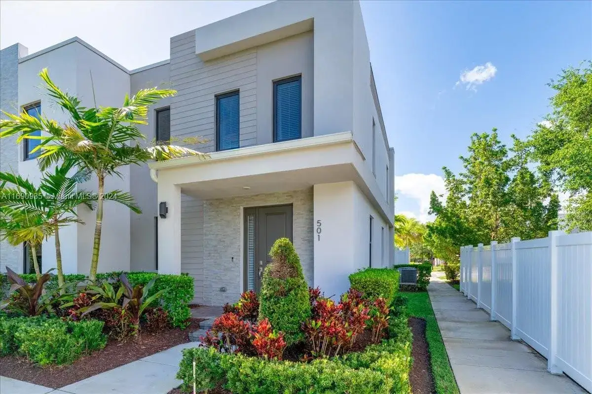 4 bedroom 2 bath Residential for sale at 501 NW 17th St, Fort Lauderdale FL 33311