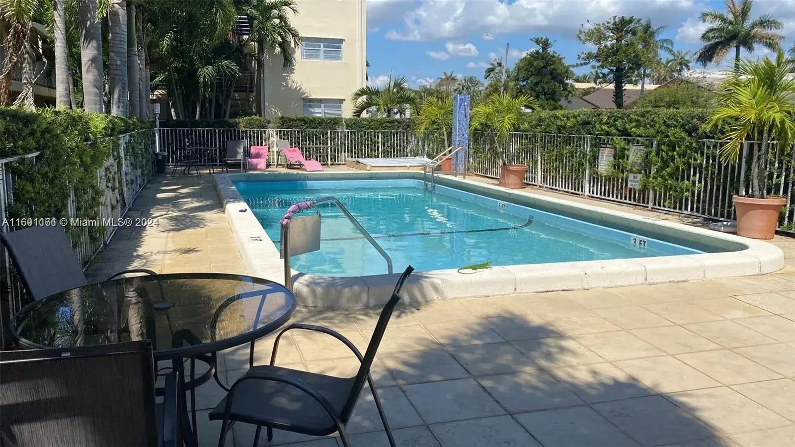 1 bedroom 1 bath Residential for sale at 1100 NE 1st Ct # 209, Hallandale Beach FL 33009