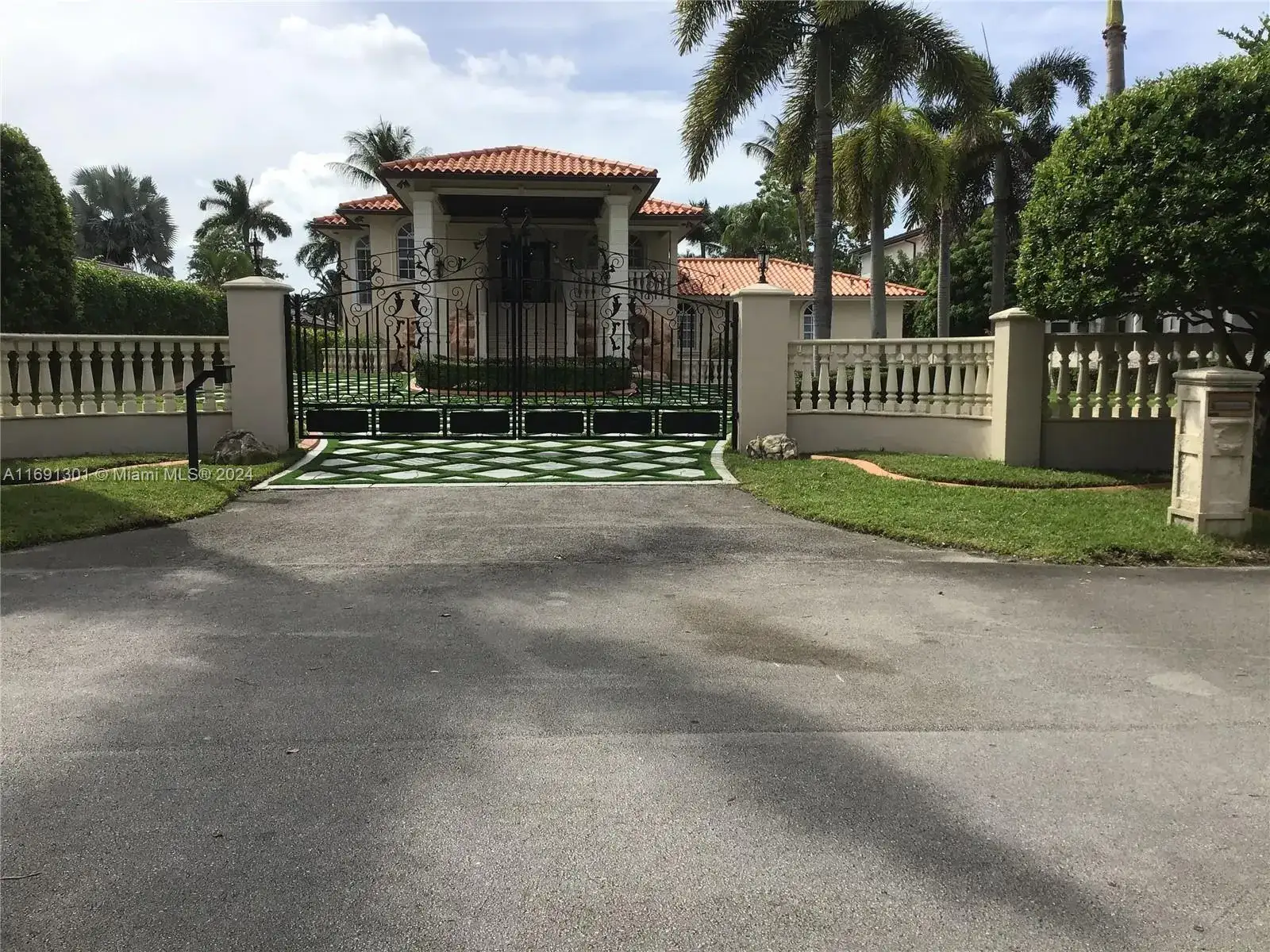 5 bedroom 4 bath Residential for sale at 13460 SW 32nd ST, Kendall FL 33175