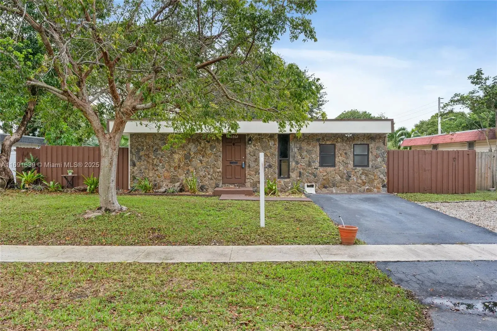 3 bedroom 1 bath Residential Lease for rent at 6902 NW 78th St, Tamarac FL 33321