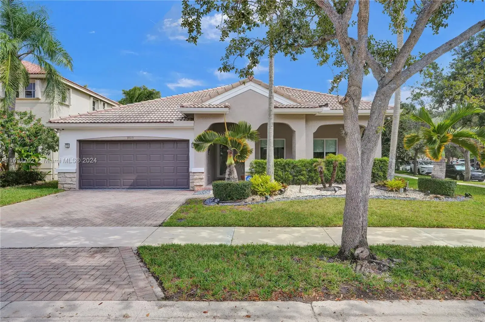4 bedroom 2 bath Residential for sale at 3909 Hawks Ct, Weston FL 33331