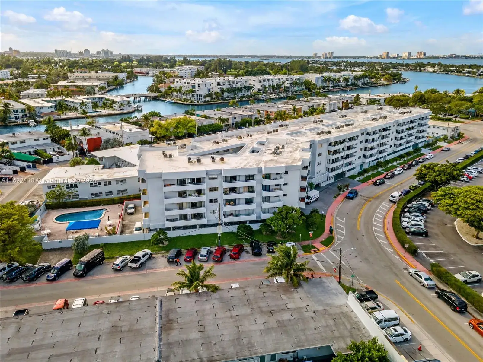 1 bedroom 1 bath Residential Lease for rent at 7300 Wayne Ave # 513, Miami Beach FL 33141
