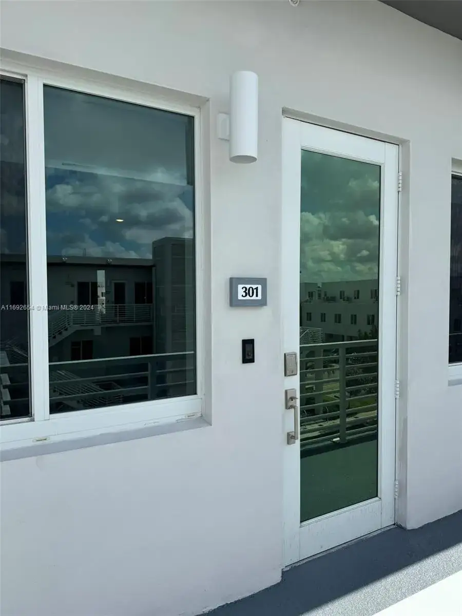 3 bedroom 2 bath Residential for sale at 10295 NW 64th Ter # 301, Doral FL 33178