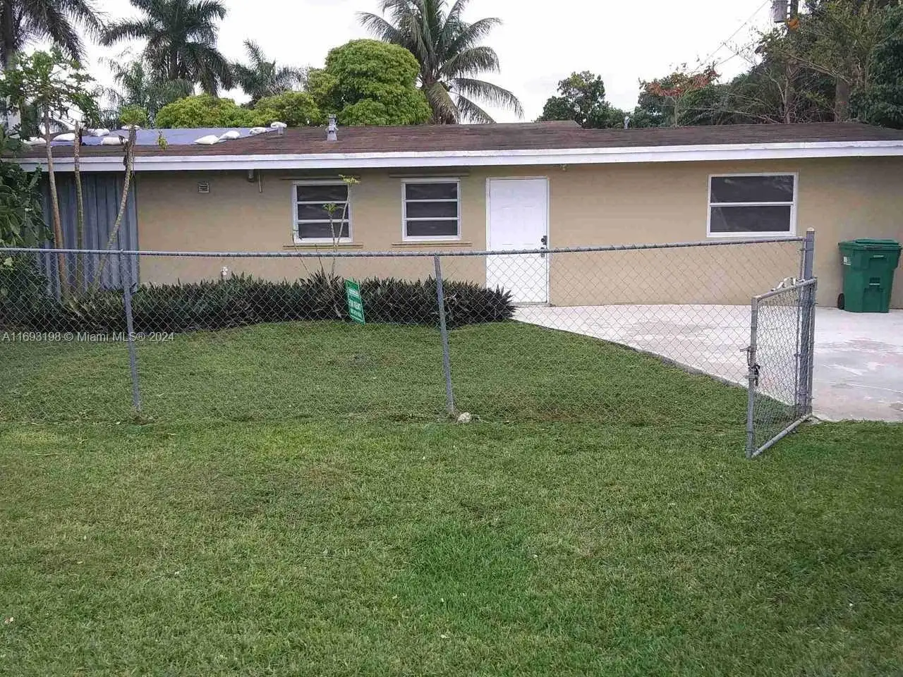 5 bedroom 3 bath Residential for sale at 733 SW 5th St, Florida City FL 33034