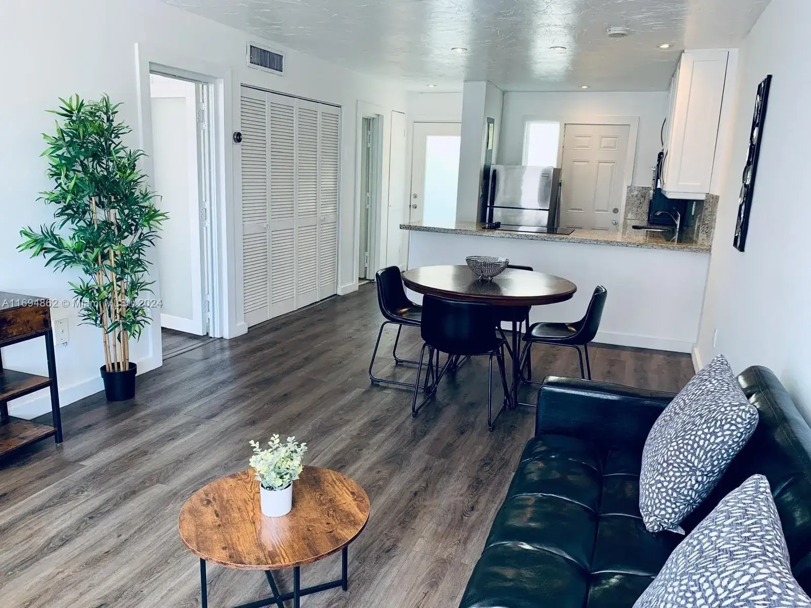 1 bedroom 1 bath Residential Lease for rent at 528 Meridian Ave # 402, Miami Beach FL 33139