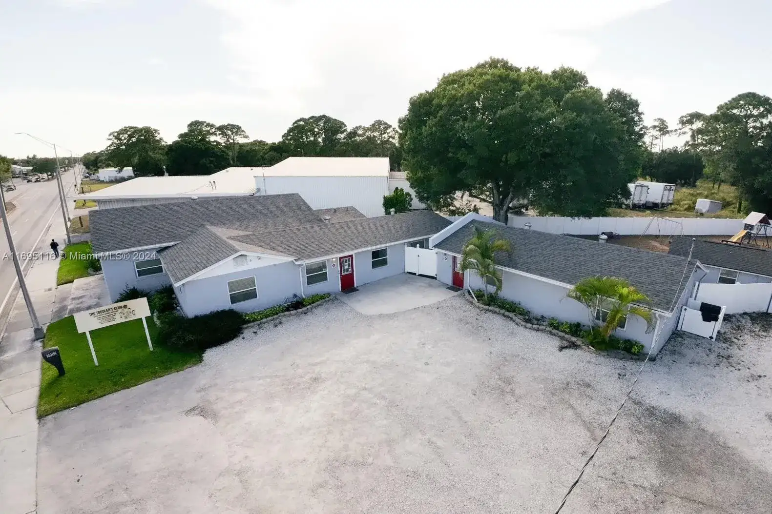 Commercial Sale for sale at 2802 Okeechobee Rd, Fort Pierce FL 34947