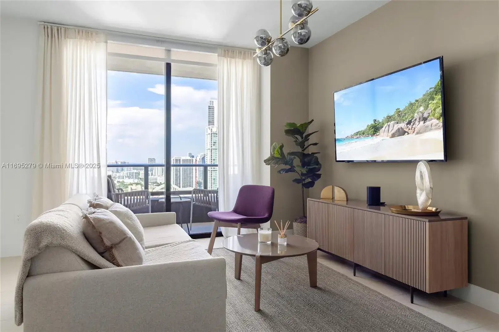 1 bedroom 1 bath Residential Lease for rent at 159 NE 6TH ST # 3209, Miami FL 33132