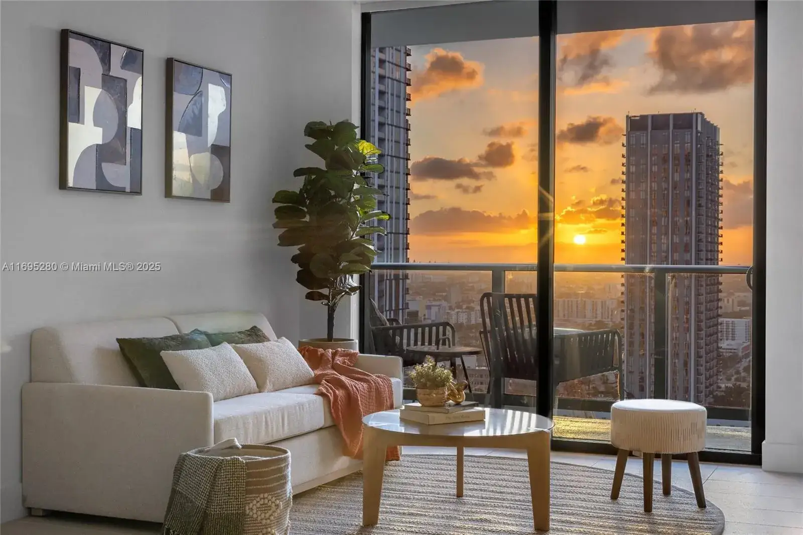 1 bedroom 1 bath Residential Lease for rent at 159 NE 6TH ST # 2704, Miami FL 33132