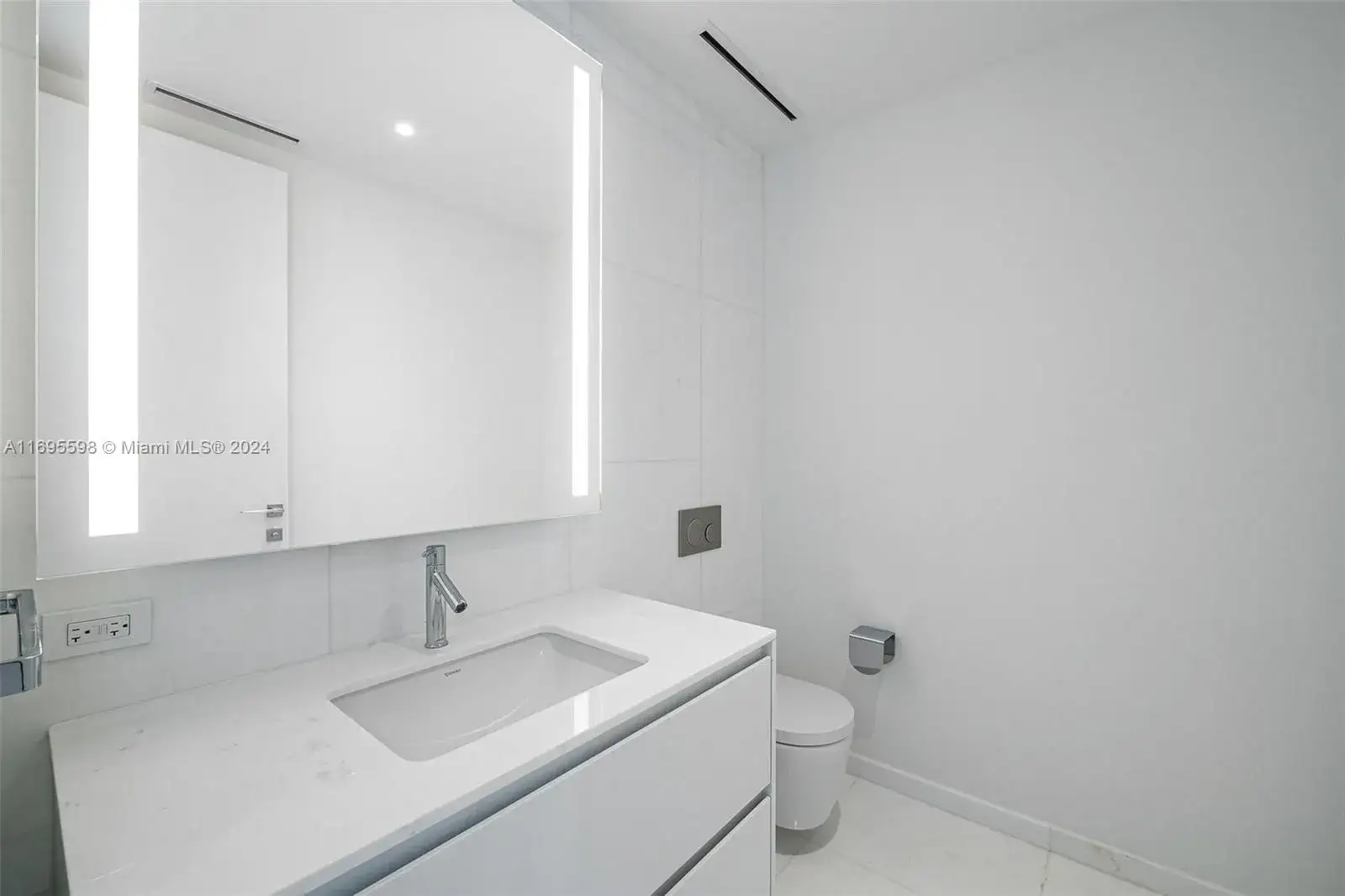 2 bedroom 2 bath Residential for sale at 300 BISCAYNE # 2906, Miami FL 33131