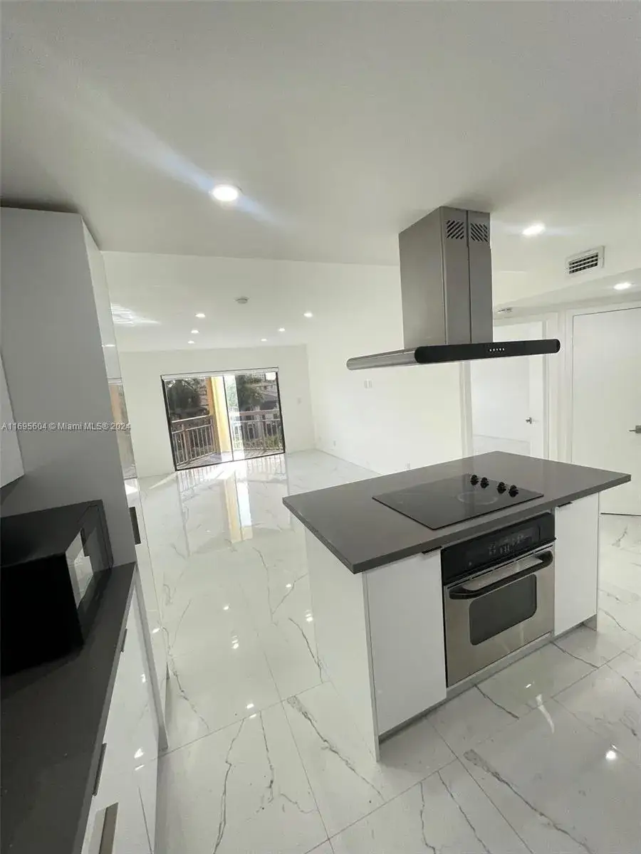 1 bedroom 1 bath Residential for sale at 8290 Lake Drive # 427, Doral FL 33166