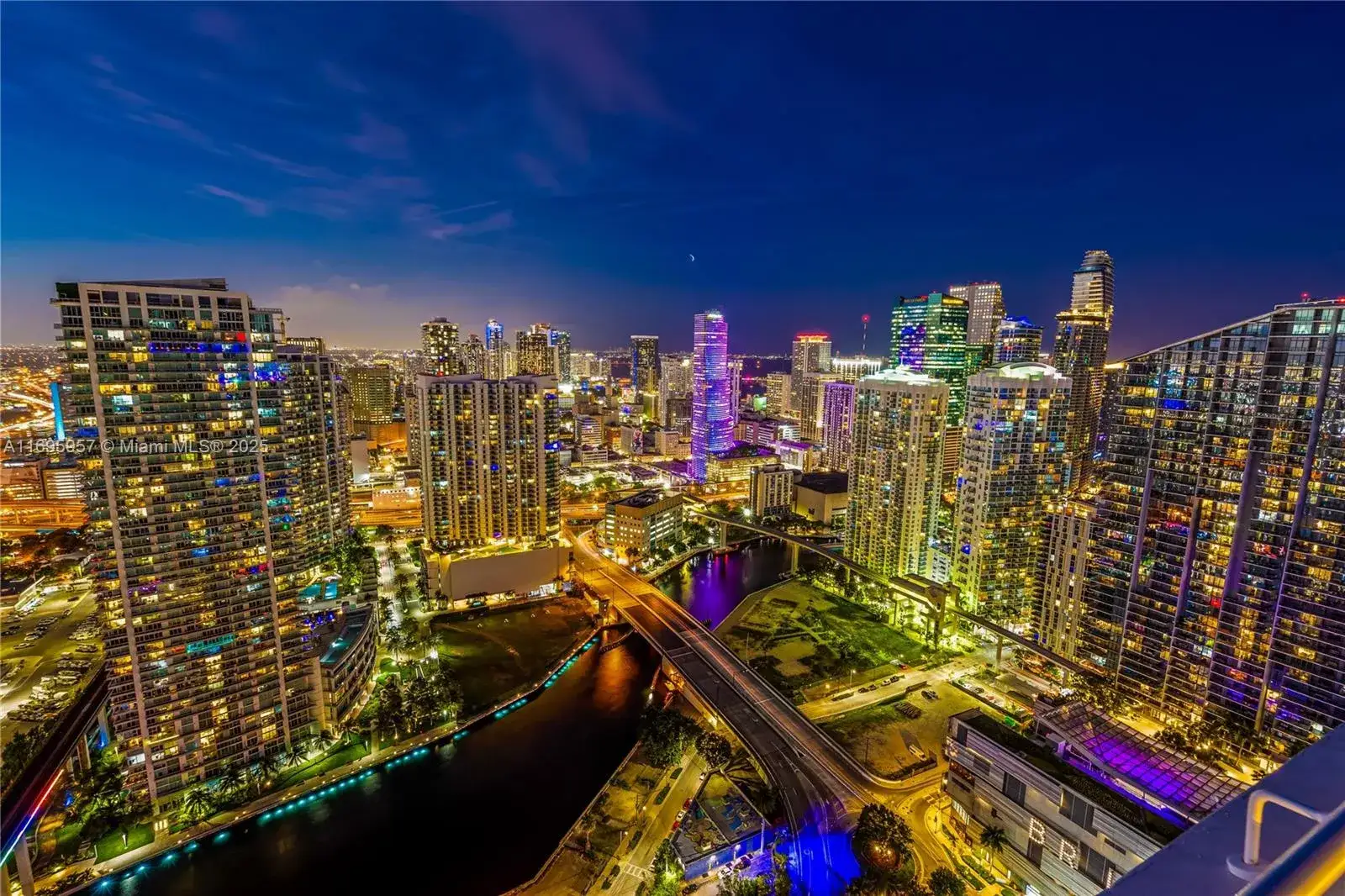 4 bedroom 4 bath Residential Lease for rent at 88 SW 7th St # 4203, Miami FL 33130