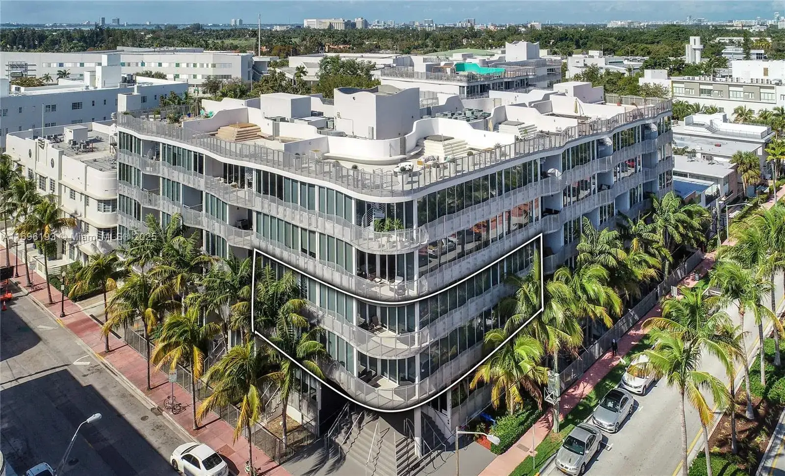 4 bedroom 4 bath Residential Lease for rent at 2100 Park Ave # 207, Miami Beach FL 33139