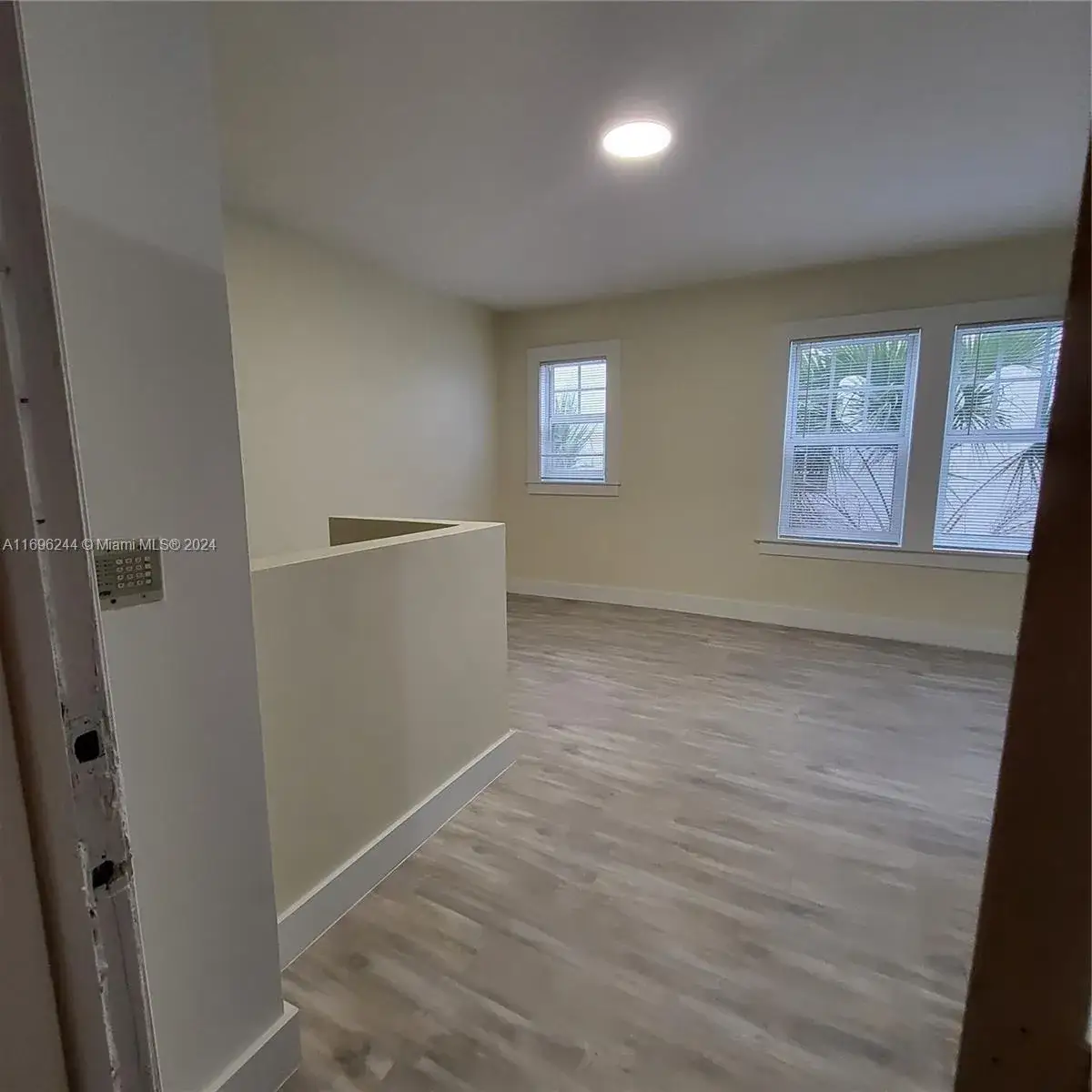 1 bedroom 1 bath Residential for sale at 536 14th St # 301, Miami Beach FL 33139