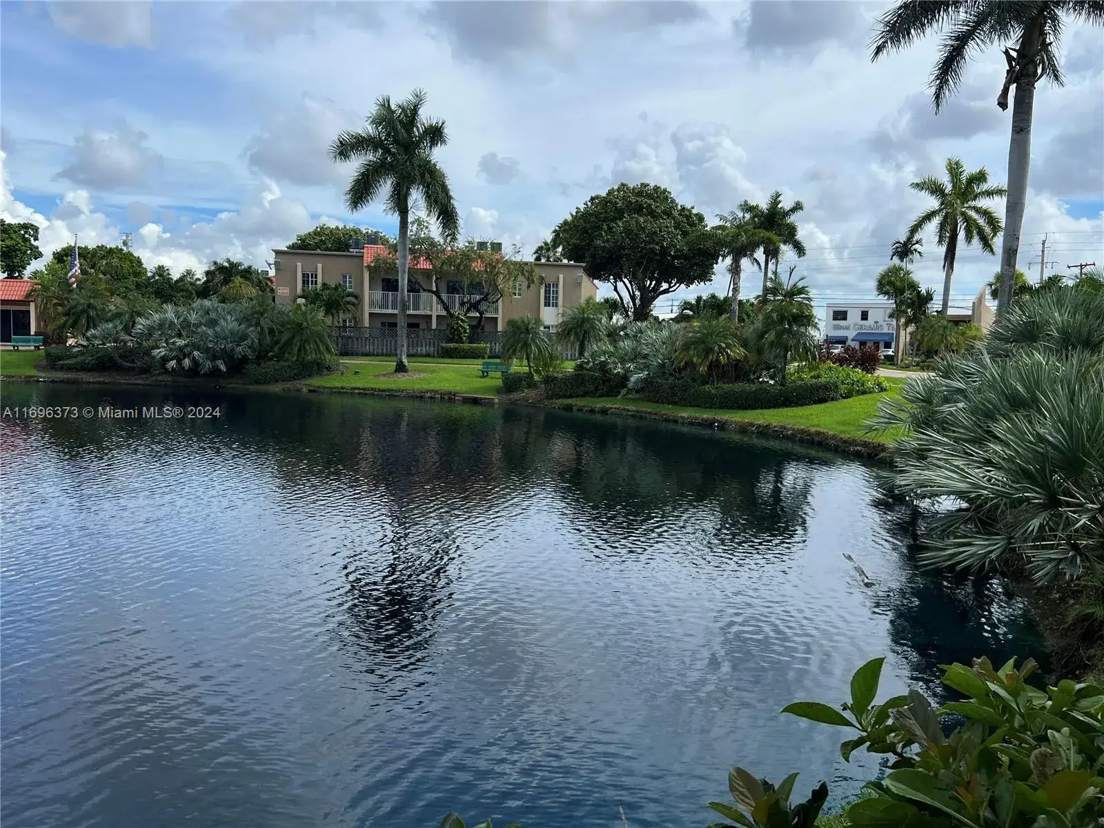 1 bedroom 1 bath Residential for sale at 4910 NW 79th Ave # 205, Doral FL 33166