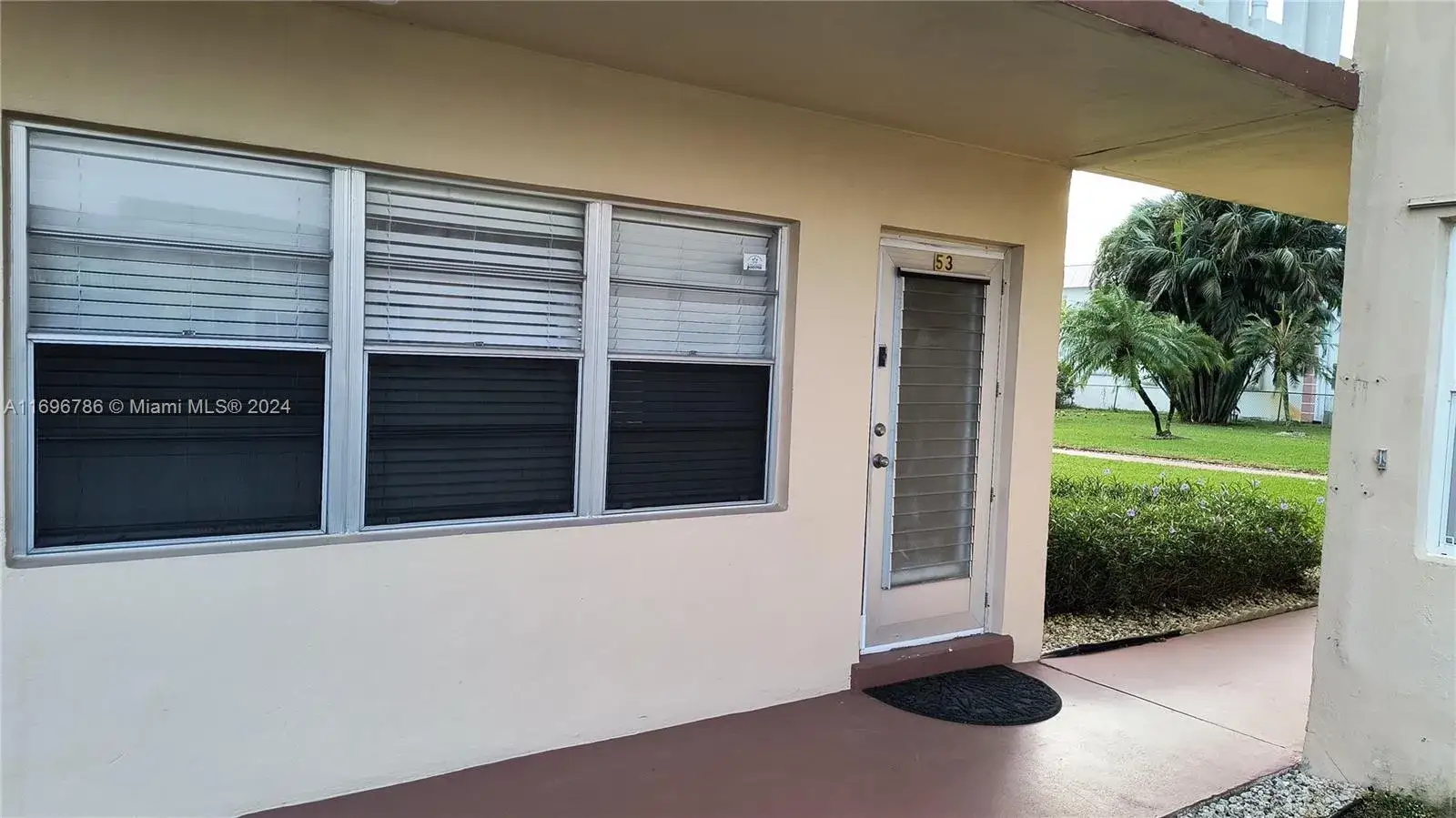 1 bedroom 1 bath Residential for sale at 53 Coventry C # 53, West Palm Beach FL 33417