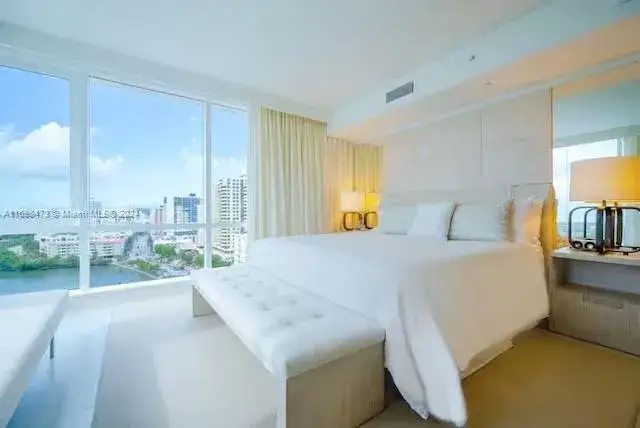 1 bedroom 1 bath Residential Lease for rent at 102 24th St # 1021, Miami Beach FL 33139