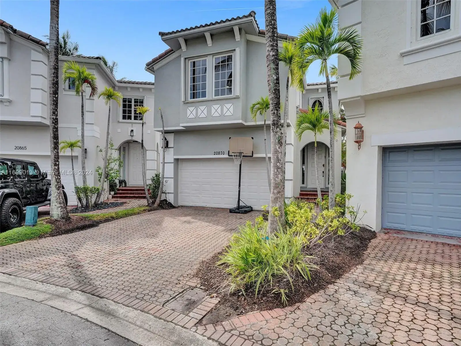 4 bedroom 2 bath Residential for sale at 20870 NE 30th Pl, Aventura FL 33180