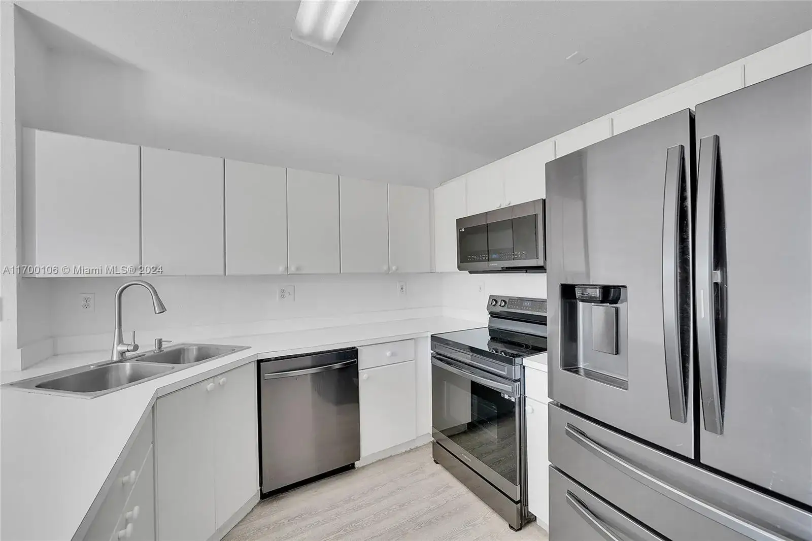3 bedroom 2 bath Residential for sale at 6940 NW 179th St # 7, Hialeah FL 33015