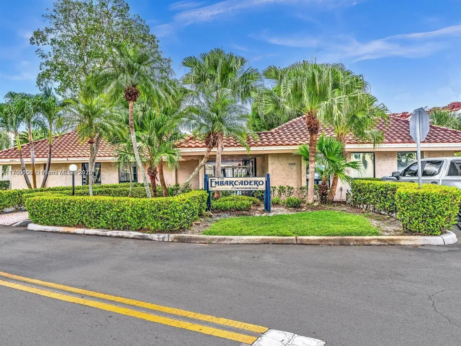 2 bedroom 1 bath Residential for sale at 5236 NE 6th Ave # G25, Oakland Park FL 33334