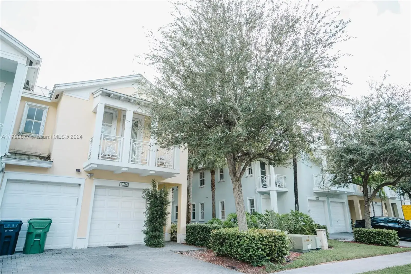 4 bedroom 4 bath Residential for sale at 10764 NW 74th Ln # 10764, Doral FL 33178