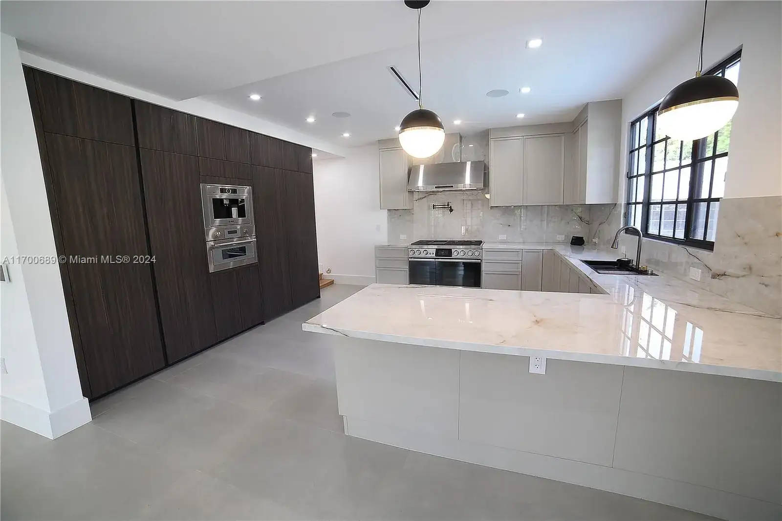 7 bedroom 7 bath Residential for sale at 1345 Hollywood Blvd, Hollywood FL 33019