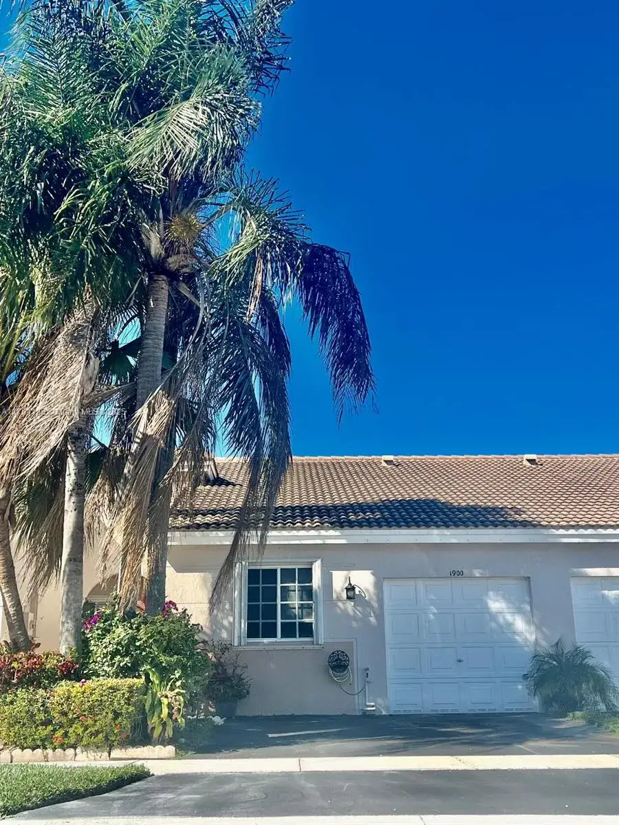 2 bedroom 1 bath Residential for sale at 1900 SW 118th Ave, Miramar FL 33025