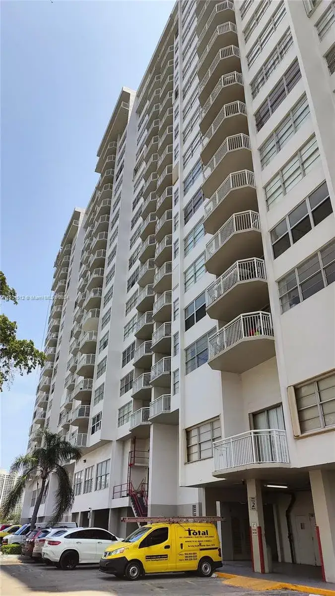2 bedroom 2 bath Residential for sale at 18061 Biscayne Blvd # 602, Aventura FL 33160