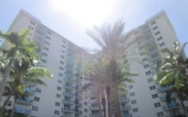 1 bedroom 1 bath Residential for sale at 3801 S Ocean Dr # 8U, Hollywood FL 33019