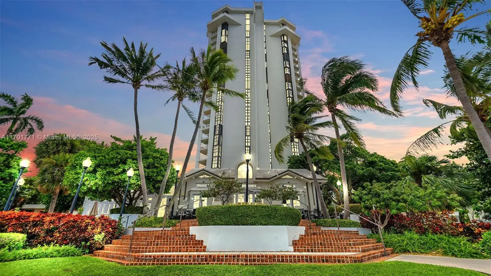 2 bedroom 3 bath Residential for sale at 4000 Towerside Ter, Miami FL 33138