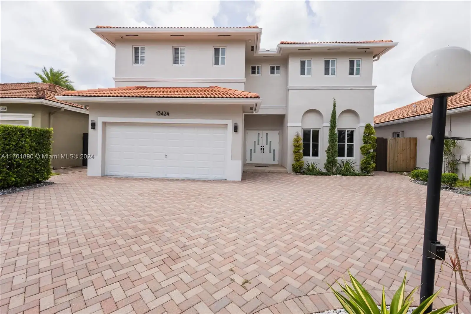 3 bedroom 3 bath Residential for sale at 13424 SW 136th Ter, Miami FL 33186