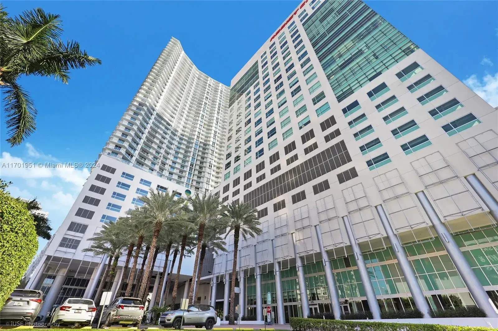 1 bedroom 1 bath Residential Lease for rent at 185 SW 7th St # 1414, Miami FL 33130