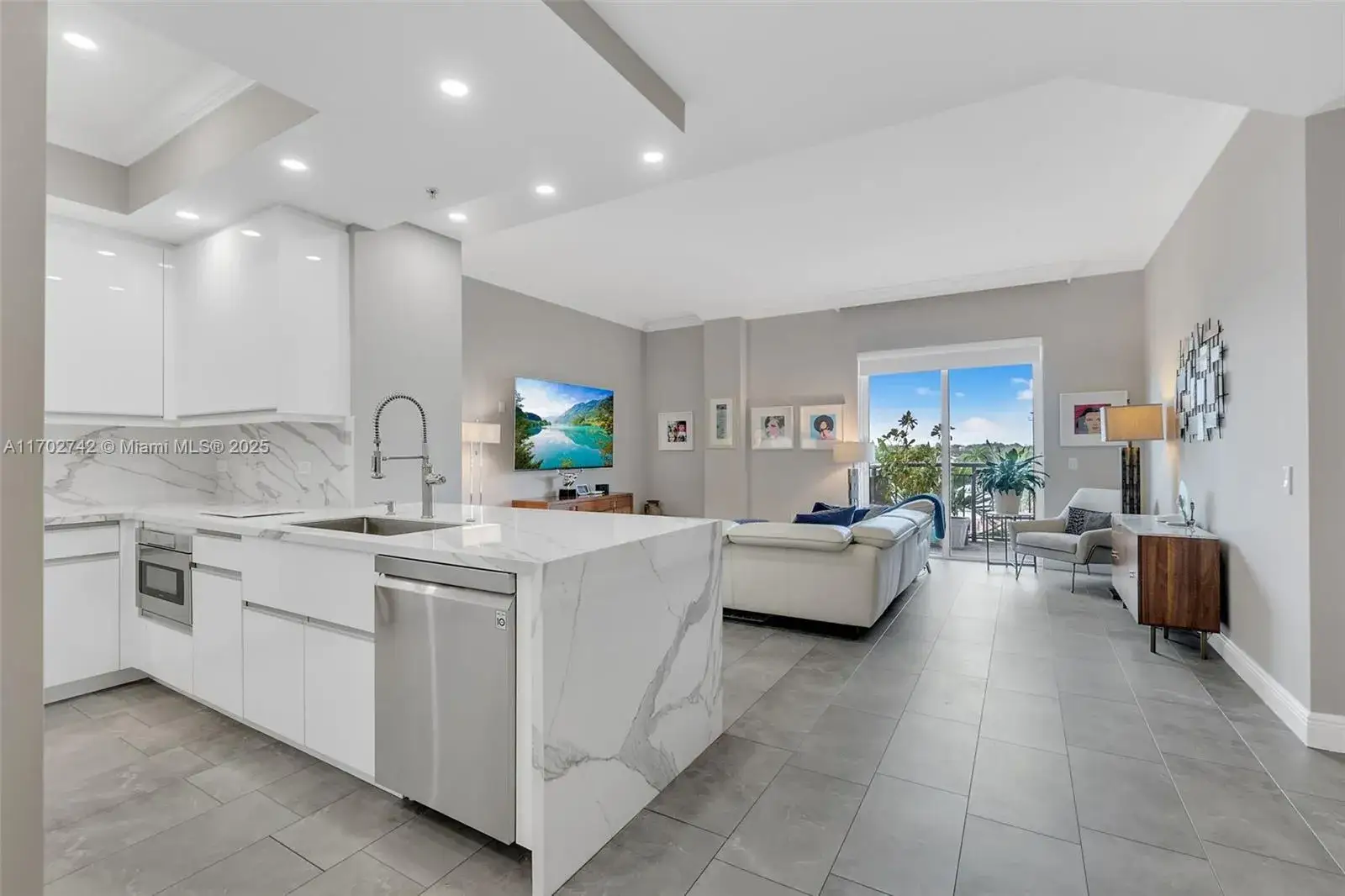 2 bedroom 2 bath Residential Lease for rent at 2617 NE 14th Ave # 306, Wilton Manors FL 33334