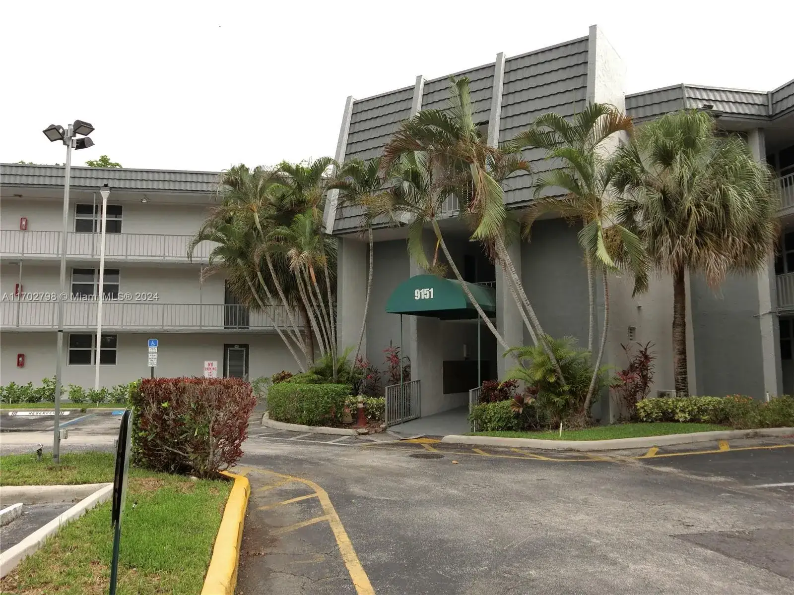 2 bedroom 2 bath Residential for sale at 9151 Lime Bay Blvd # 115, Tamarac FL 33321
