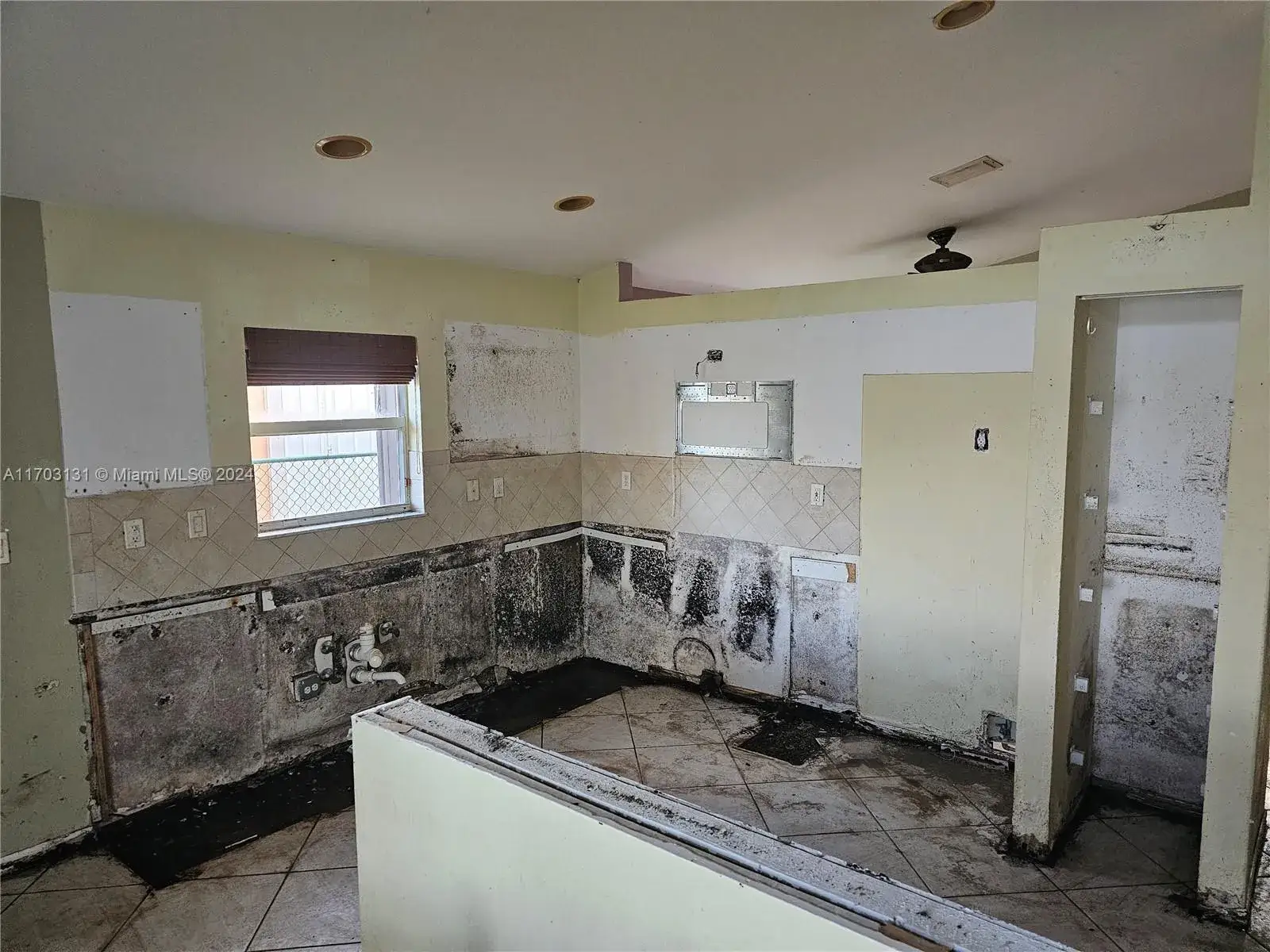 3 bedroom 2 bath Residential for sale at 1507 SE 20th Rd, Homestead FL 33035