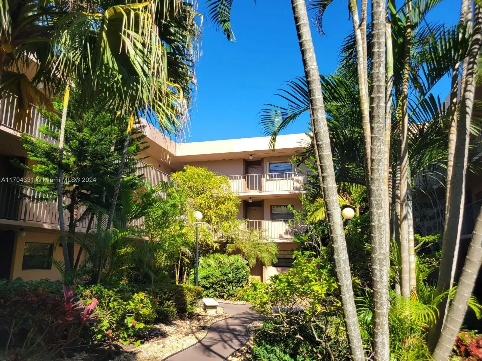 1 bedroom 1 bath Residential for sale at 10975 SW 107th St # 314, Miami FL 33176