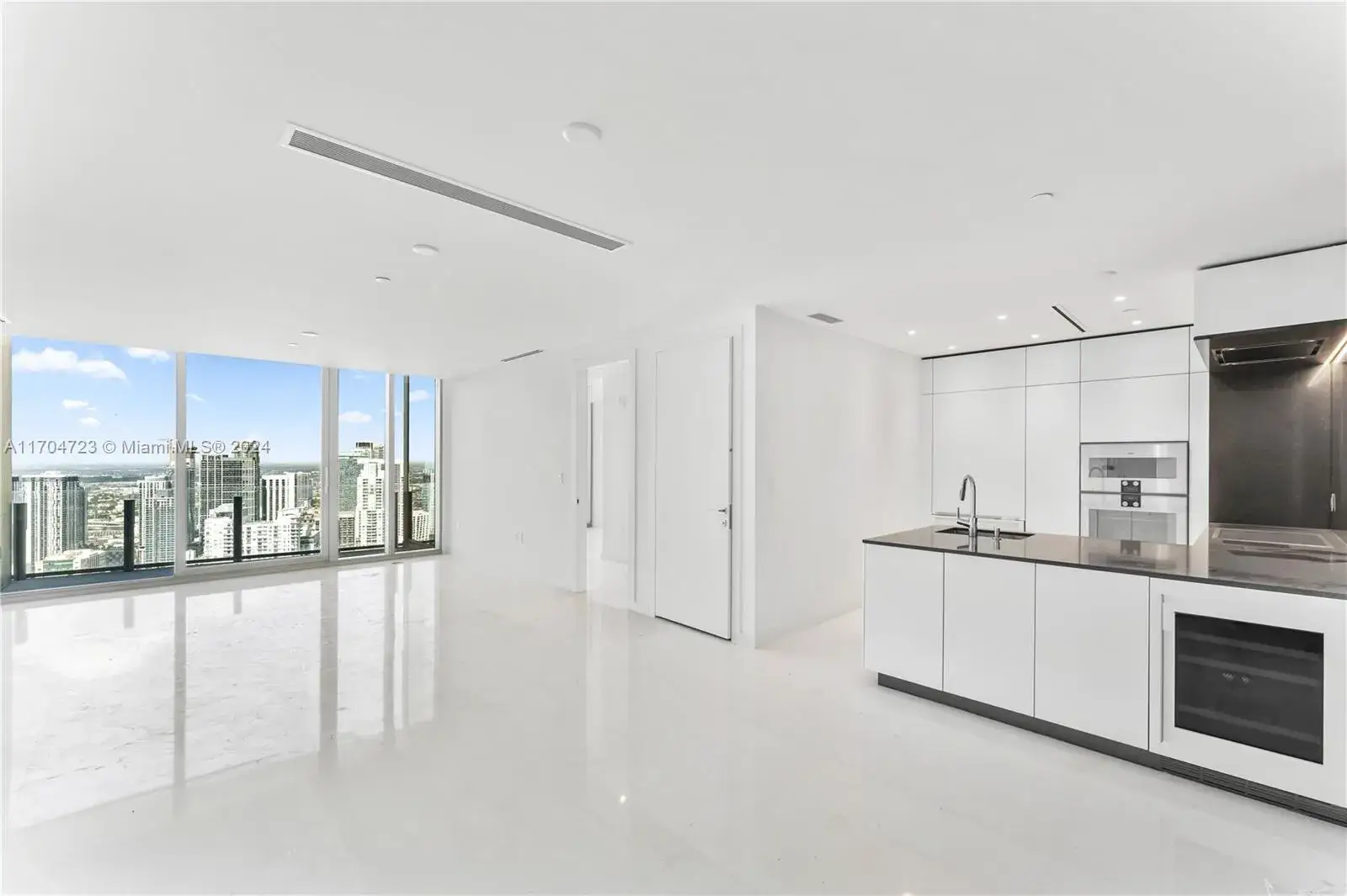 2 bedroom 2 bath Residential for sale at 300 Biscayne Blvd Way # 5209, Miami FL 33131