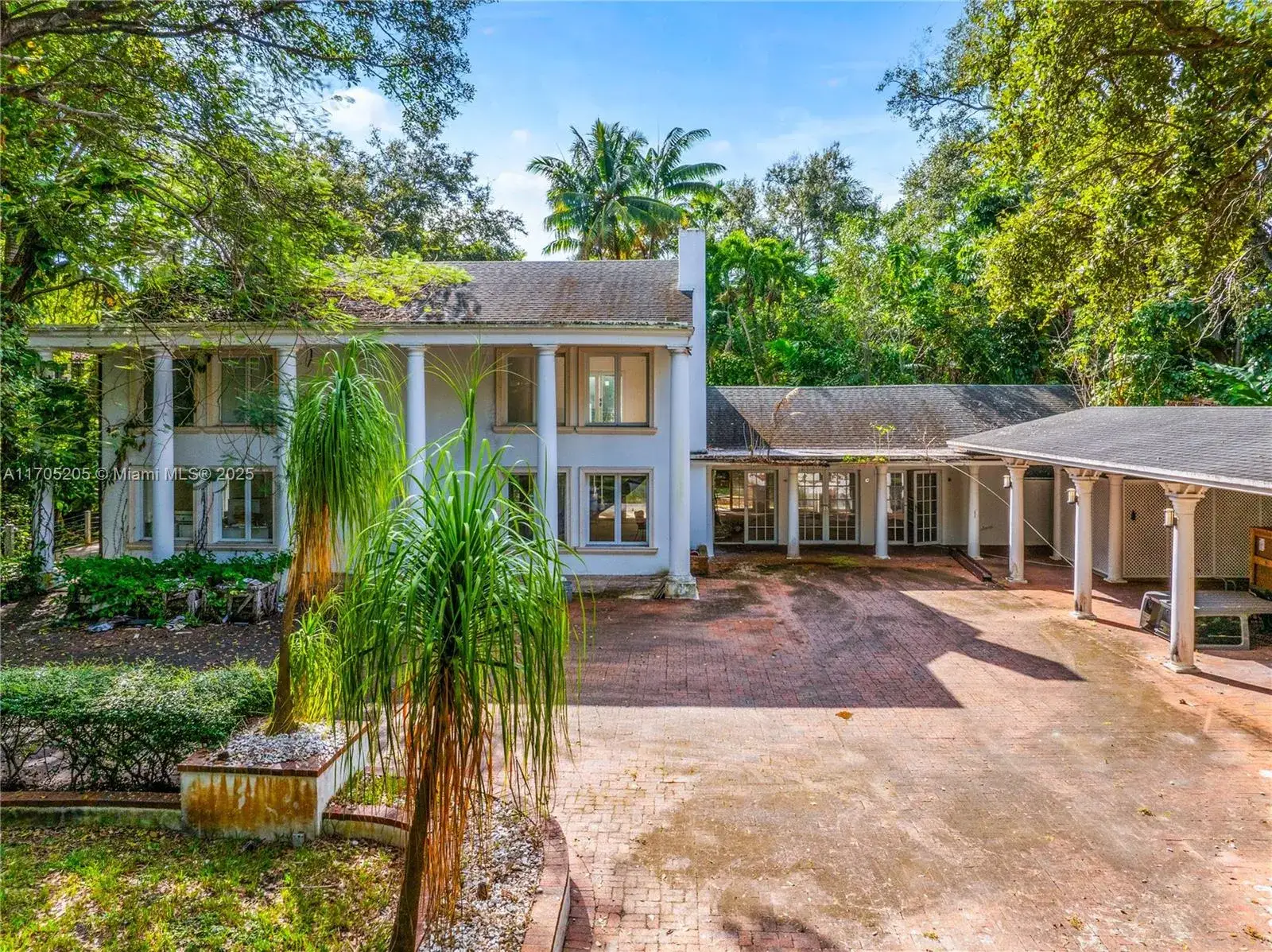 7 bedroom 7 bath Residential for sale at 3720 Poinciana Ave, Miami FL 33133