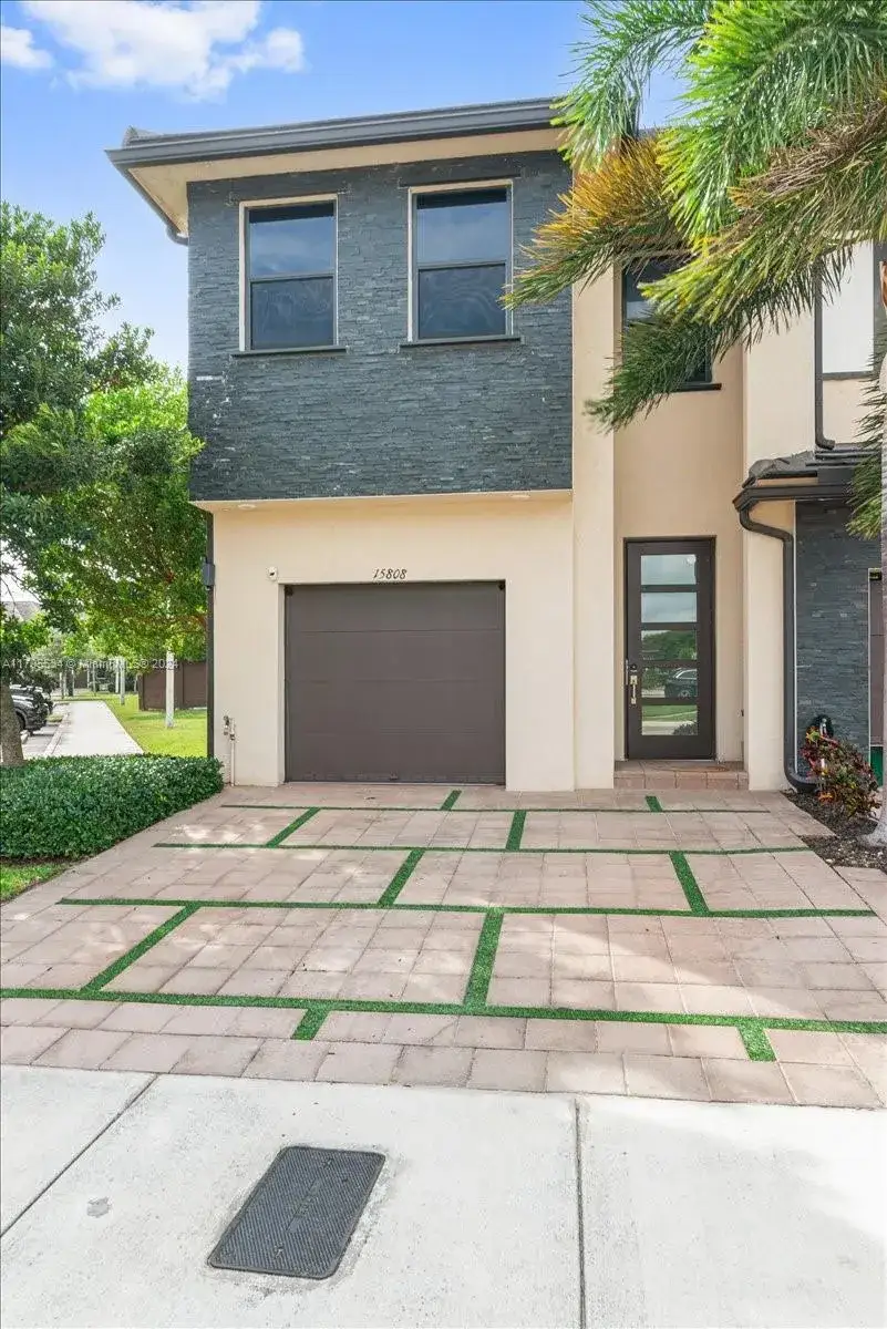 4 bedroom 3 bath Residential for sale at 15808 NW 91st Ave, Miami Lakes FL 33018